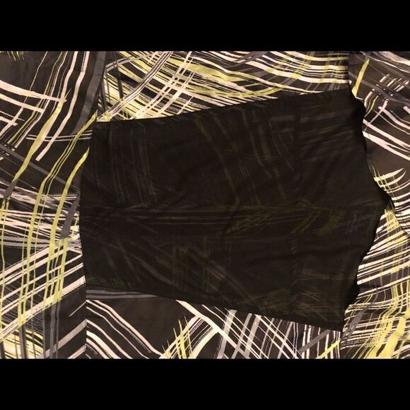 Rise by LulaRoe Graphic Windbreaker - Picture 3 of 4